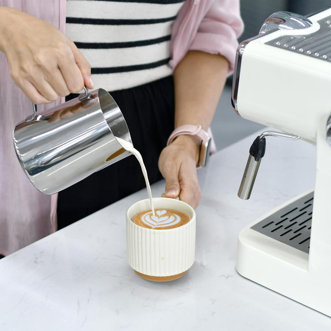 2 Stück Milchschäumer Kännchen 600 ml, Edelstahl Milchschaumkännchen Barista-Werkzeuge mit Temperatu