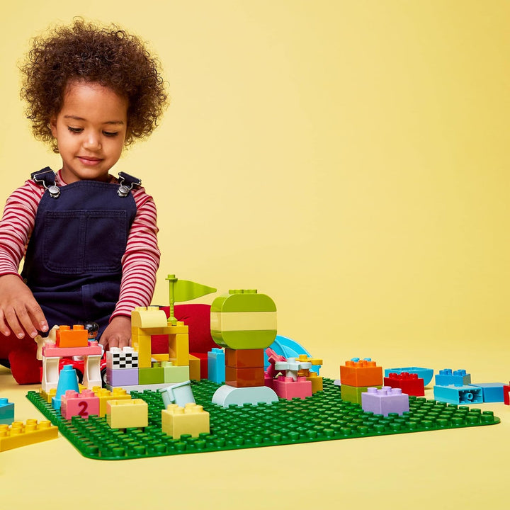 LEGO 10980 DUPLO Bauplatte in Grün, Grundplatte für DUPLO Sets, Konstruktionsspielzeug für Kleinkind