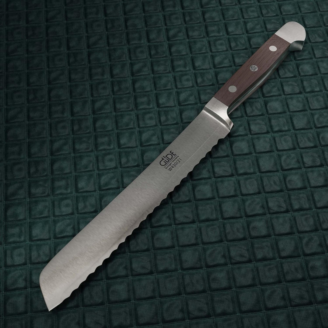 GÜDE Solingen - Brotmesser geschmiedet, 21 cm, Walnussholz, ALPHA WALNUSS, Doppelkropf, Handmade Ger