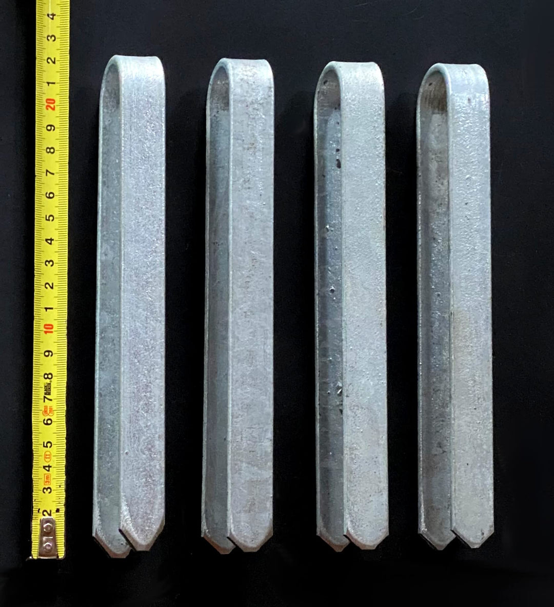 DanDiBo 4 Stück Bodenanker verzinkt M Erdanker für Rosenbogen 22 cm Heringe Erdspiess Bodenspiess Be