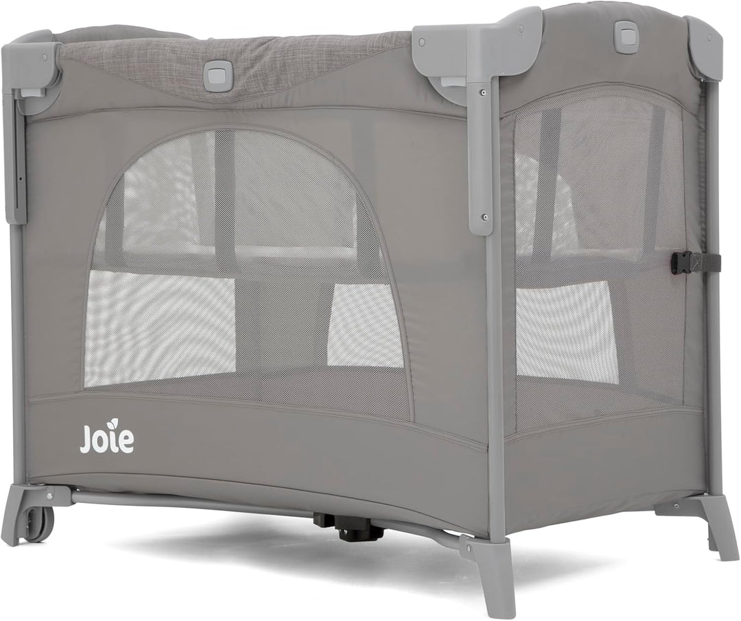 Joie Kubbie™ Sleep Reisebett, 2-in-1 Beistellbett, absenkbare Seite, herausnehmbarer Einsatz, kompak
