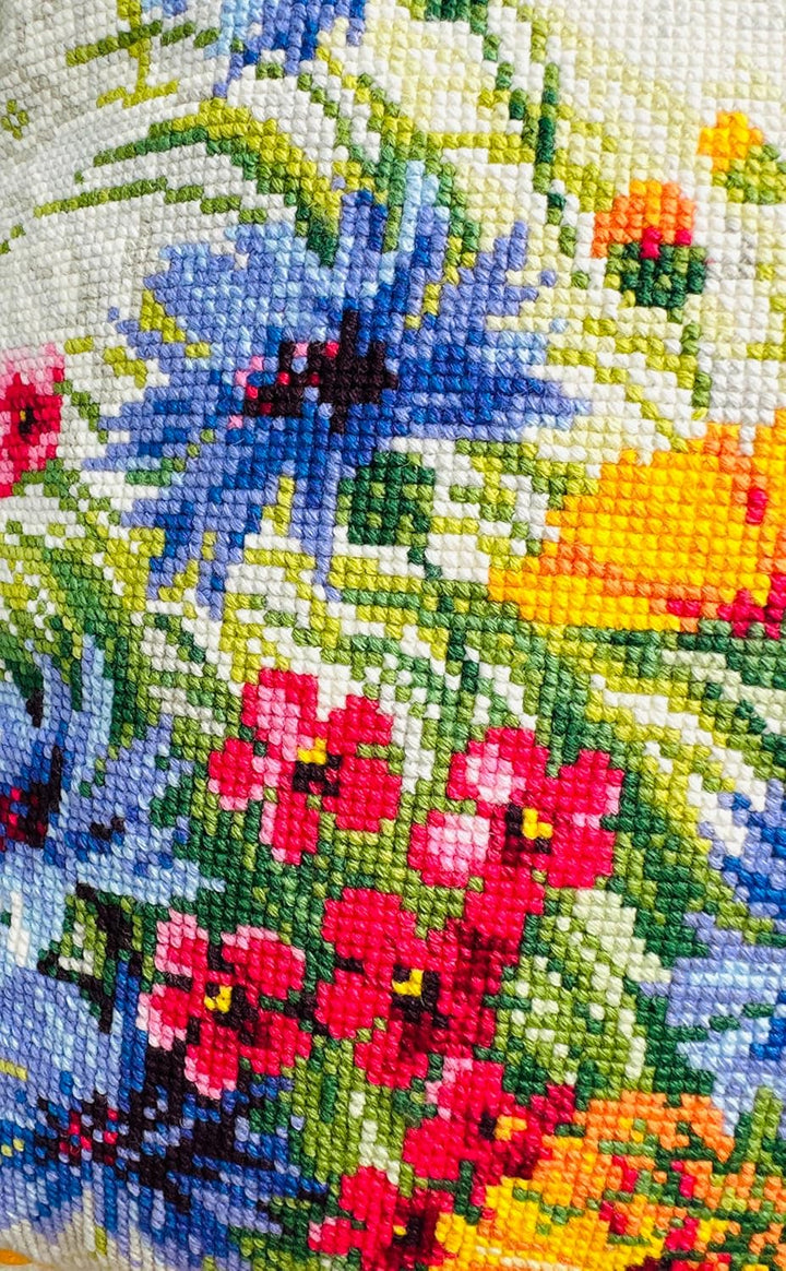 RIOLIS Stickpackung Stickbild oder Kissenplatte Blumen, gezählter Kreuzstich