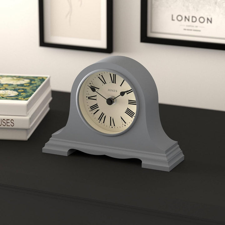 JONES CLOCKS® Speakeasy klein kaminuhr | Klassisches Design des napoleonhutes | Französische Marine