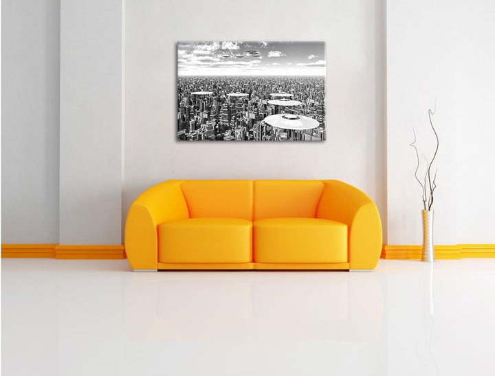 Pixxprint UFO´s über der Stadt Kunst B&amp;W als Leinwandbild | Grösse: 100x70 cm | Wandbild | Kunstdruc