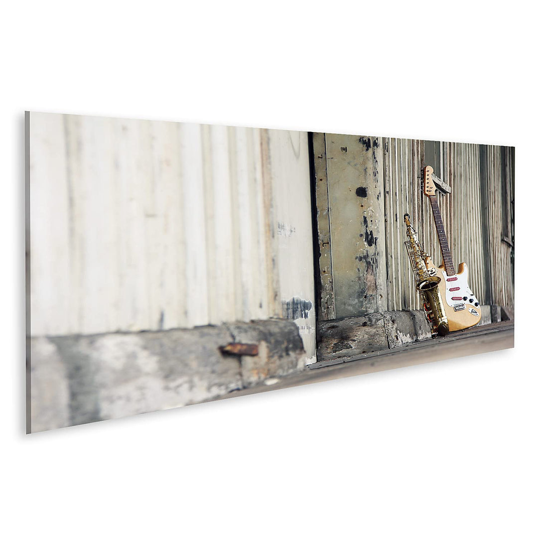 islandburner Bild auf Leinwand Saxophon Mit Retro E-Gitarre An Altem Gebäude Bilder Wandbilder Poste