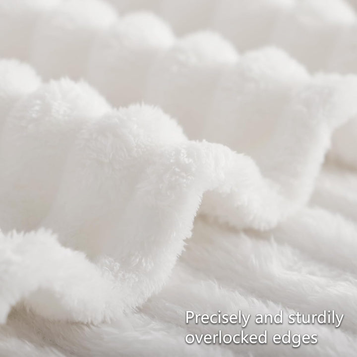 RUIKASI Kuscheldecke Flauschig Decke Weiss - 150x200cm Fleecedecke Sofadecke Couchdecke für Wohnzimm