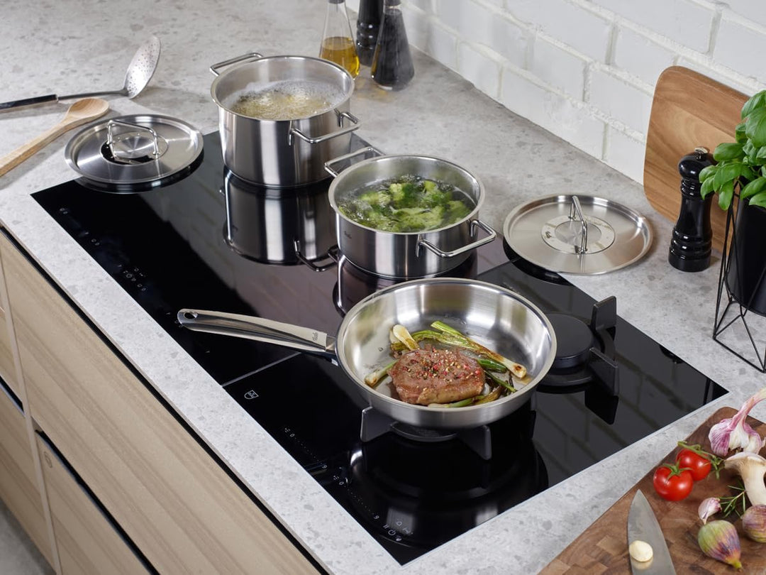 Fissler Pure Collection / Edelstahl-Pfanne (Ø 28 cm) unbeschichtete Stielpfanne, Innenskalierung, 10