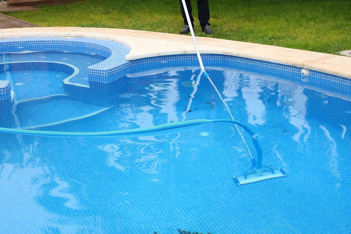 SIQUA Aluminium-Poolreiniger mit Vier Rädern und Schleppbürste, Anschluss an Ø38 mm Saugschlauch, Lä