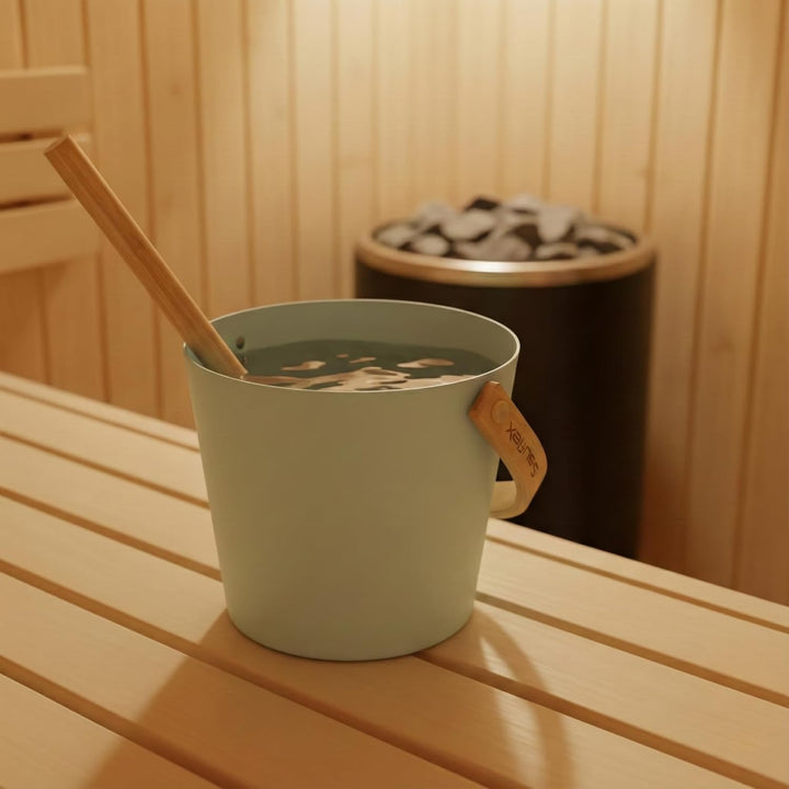 Sauna Zubehör Set: 4L Aluminium Eimer und 42cm Kelle, Bambusgriffe (Helles Salbeigrün), Helles Salbe