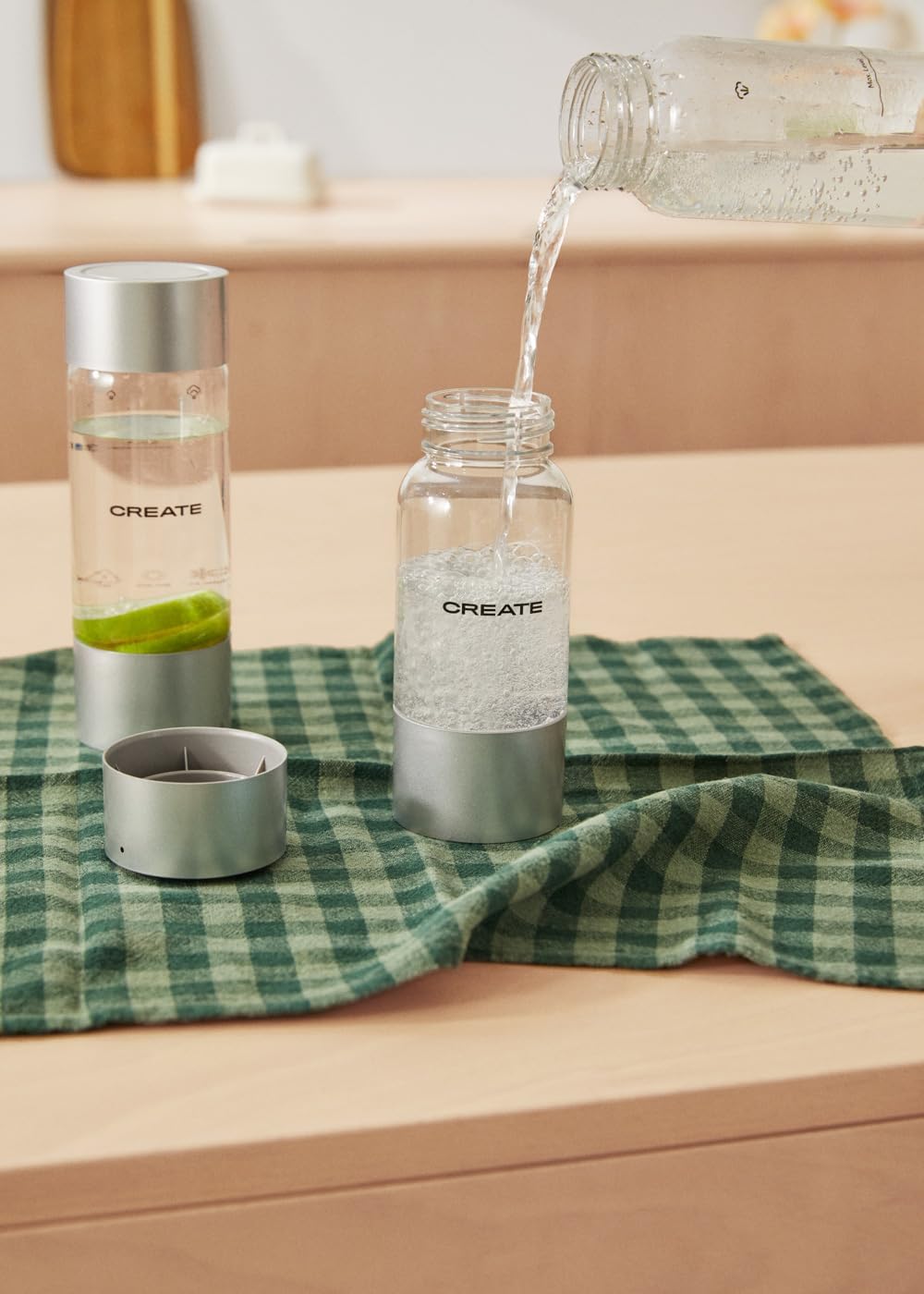CREATE/SODA MAKER STUDIO/Wassersprudler 1L Salbeigrün + Doppelflasche 500ml + 350ml / Keine CO2-Flas