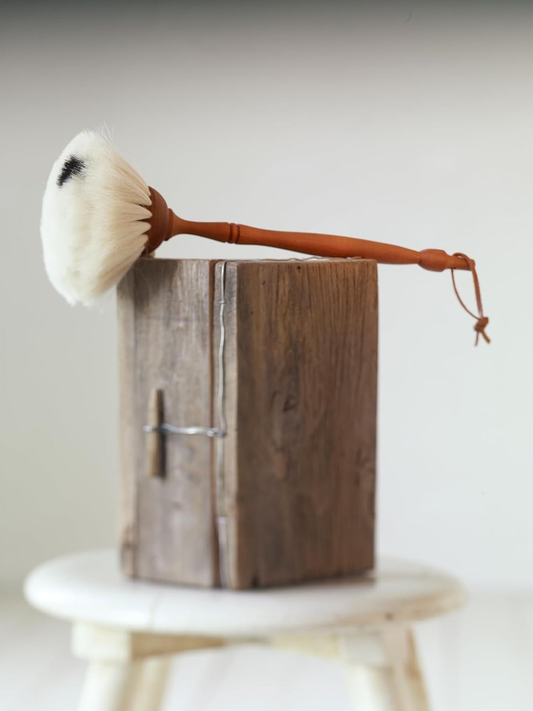 Staubwedel aus Ziegenhaar, 36 x 5,5 x 5,5 cm, Hellbraun.