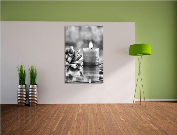 Pixxprint Monocrome, Kleine Seerose neben Kerze, Format: 100x70 auf Leinwand, 100x70