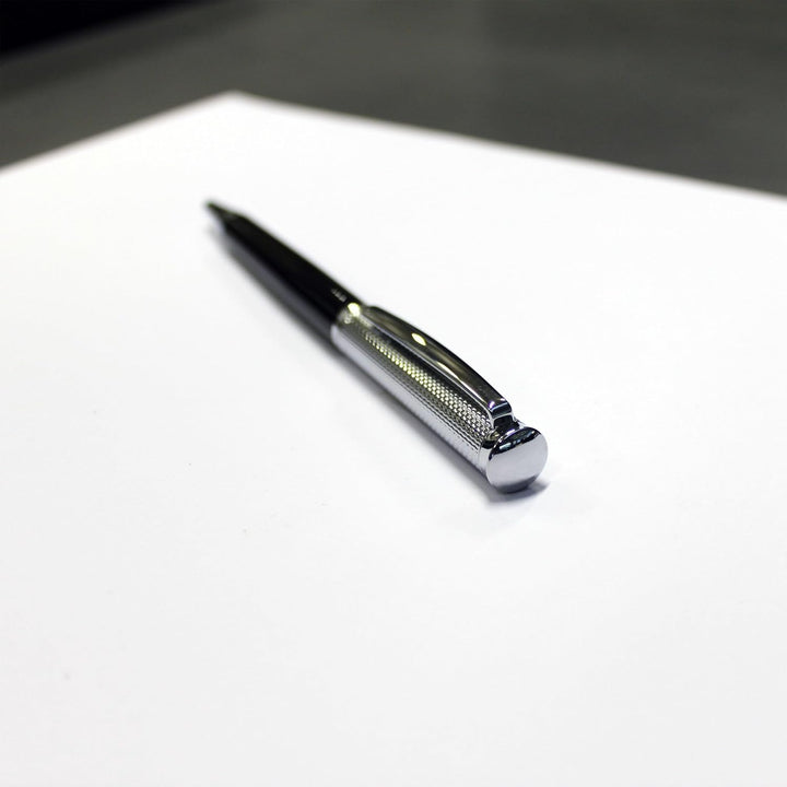 Hugo BossKugelschreiber Sophisticated Diamond, 136 mm Länge // 10 mm Durchmesser Schwarz Chrom, Schw