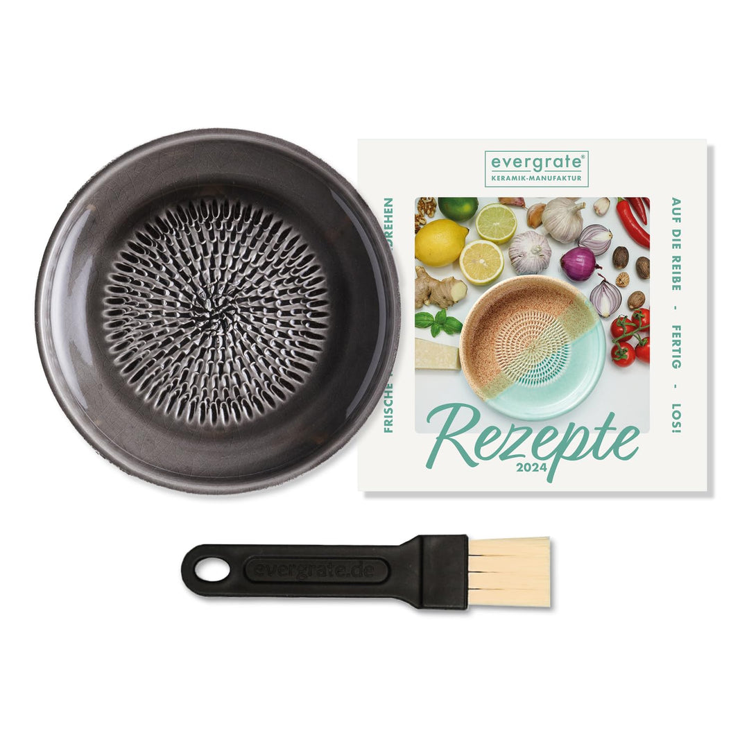 evergrate Keramikreibe im Motiv Anthrazit mit Küchenpinsel und Rezeptheft, Anthrazit