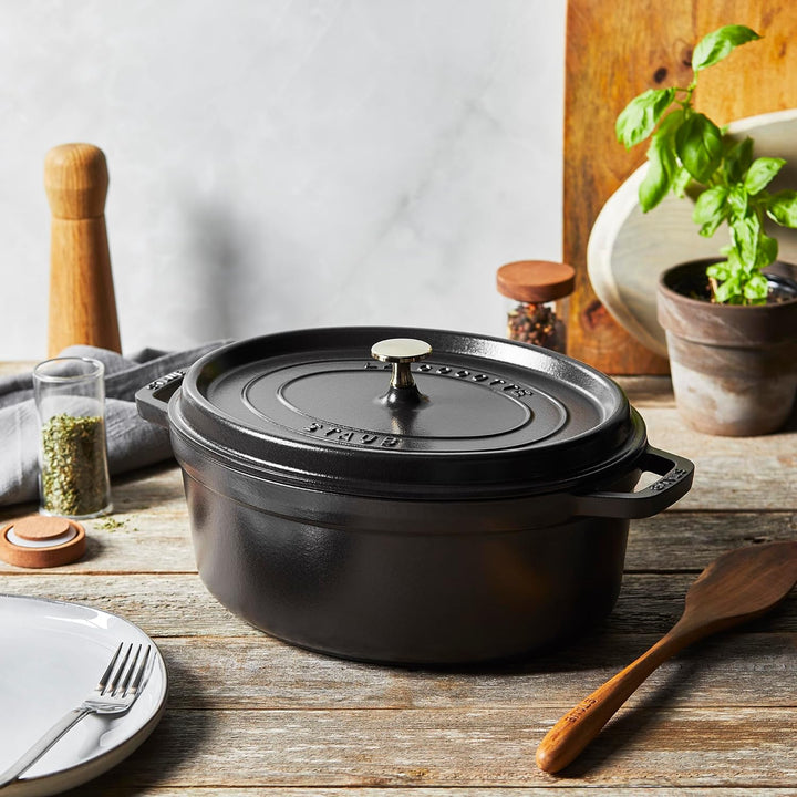 STAUB Gusseisen Bräter/Cocotte, Oval 31 cm, 5,5 L, Aromaregen Funktion, Für alle Herdarten geeignet,