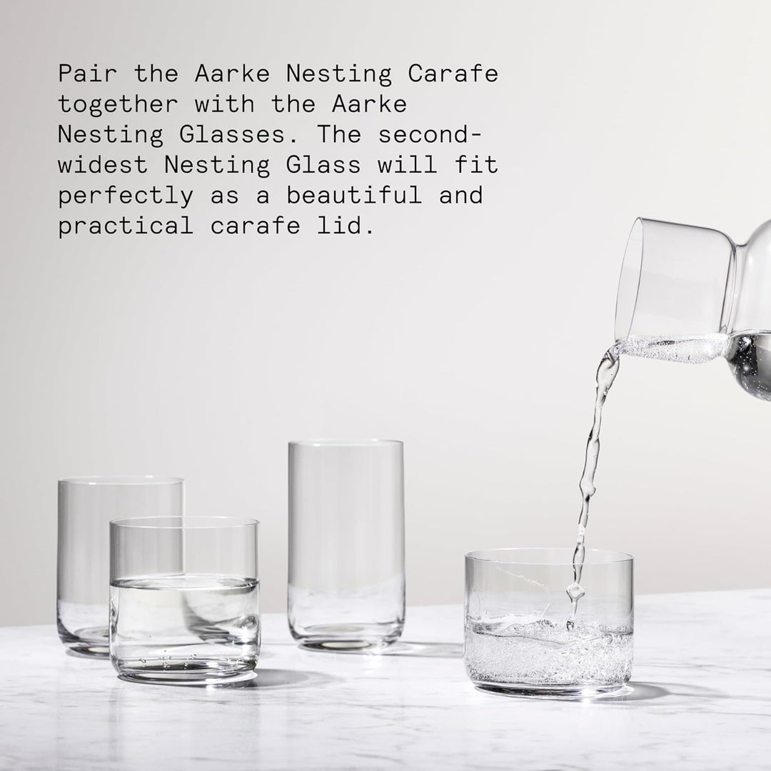 AARKE Nesting Carafe, Kristallglaskaraffe (1,1 Liter) + Edelstahl-Barlöffel, Karaffe