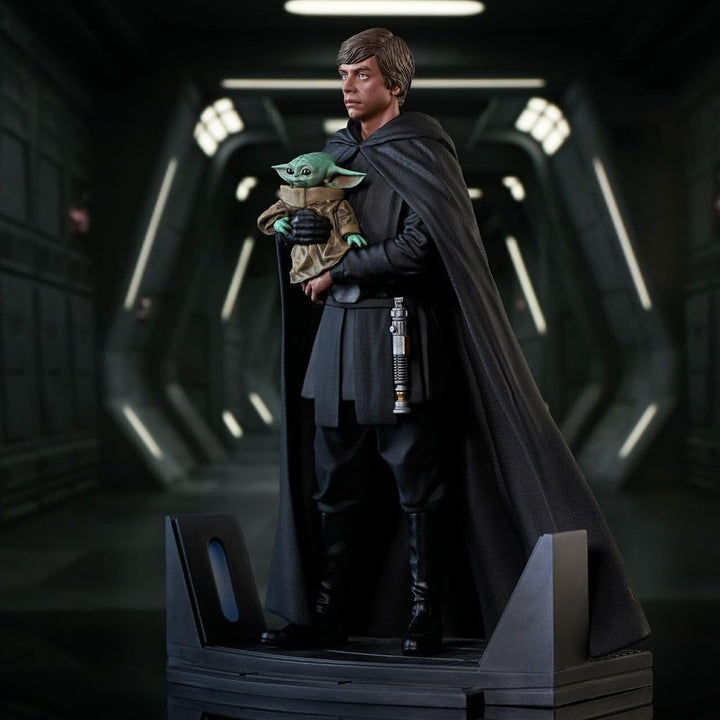 Diamond Star Wars Premier Collection: The Mandalorian - Luke Skywalker and Grogu Statue (1/7) (FEB22