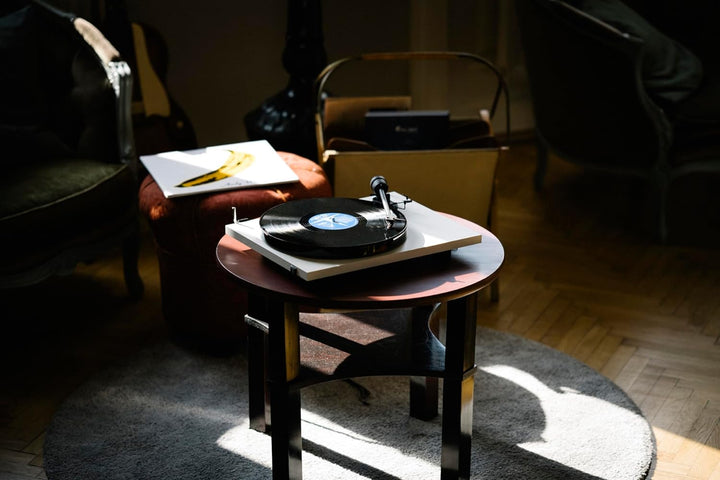 Pro-Ject E1 BT, Plug & Play Einsteiger Plattenspieler mit OM5e System, BT Sender, schaltbarer Phono
