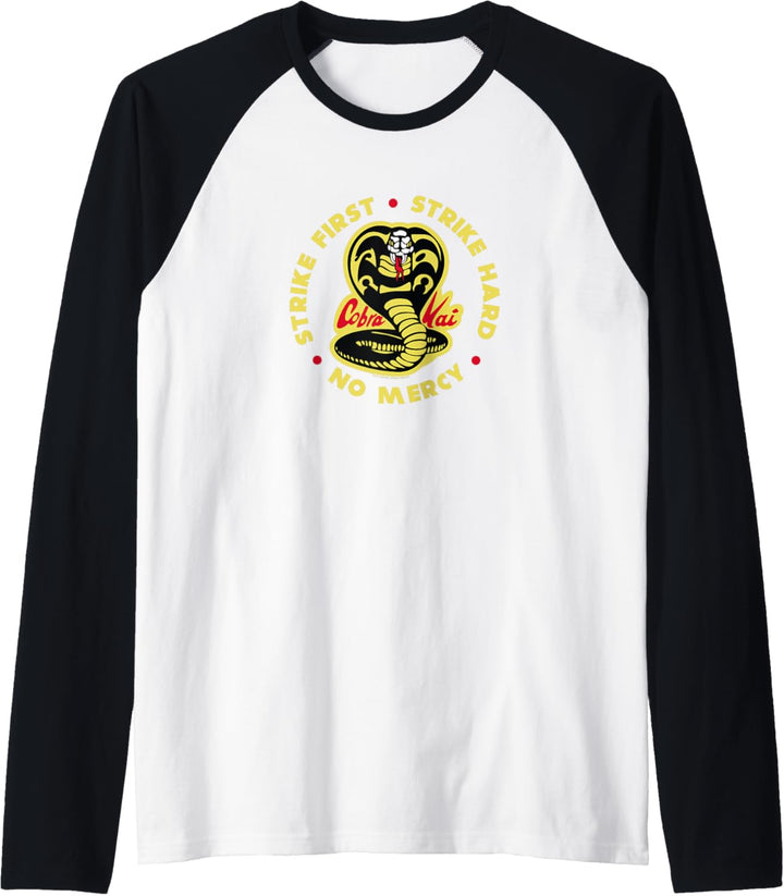 Cobra Kai Schlag zuerst zu Kobra Logo Raglan