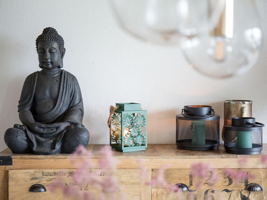 Laterne aus Metall in Grün mit floralem Motiv Boho Stil Unimak