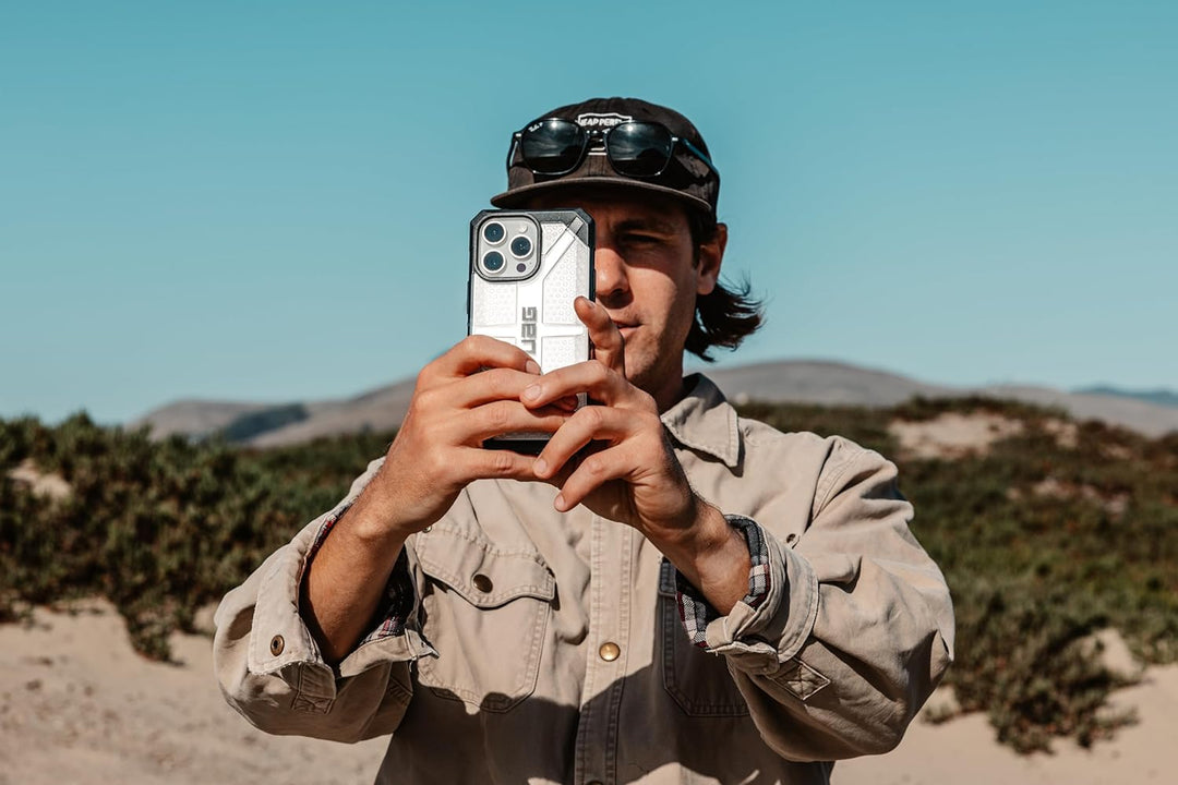 URBAN ARMOR GEAR Plasma Hülle kompatibel mit Apple iPhone 15 Pro [Wireless Charging kompatibles Cove