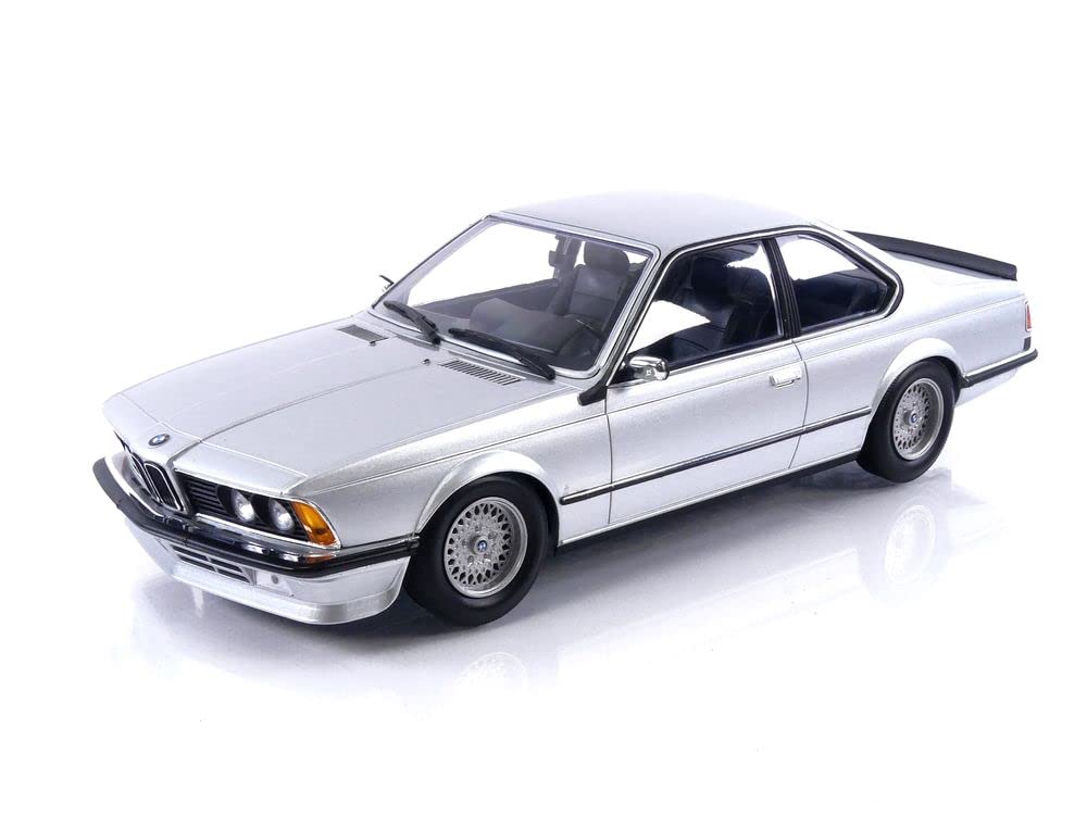 Minichamps 155028107 Miniaturauto aus der Kollektion, silberfarben