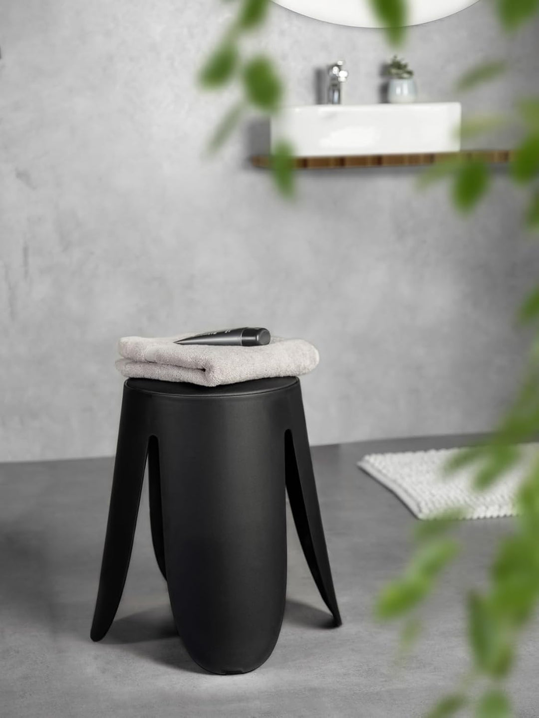 WENKO Badhocker Mod. Comiso, belastbar bis 180 kg, mit gepolsterter Sitzfläche und rutschsicheren Fü