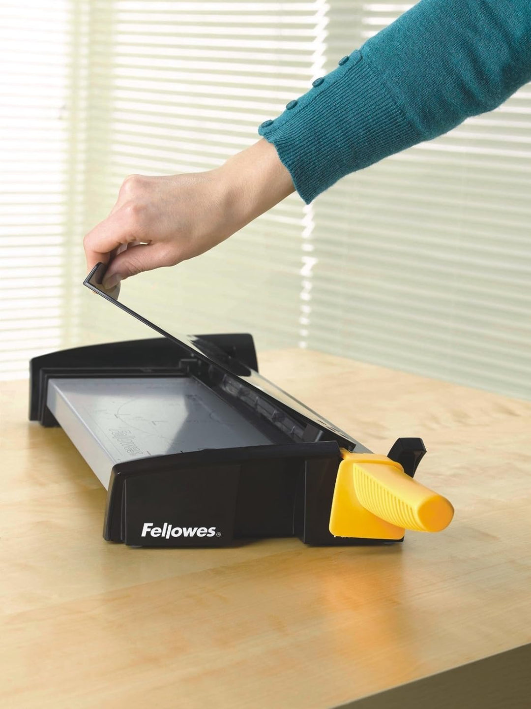 Fellowes Kleinbüro Hebelschneidemaschine Fusion A4 schwarz/metallic, A4