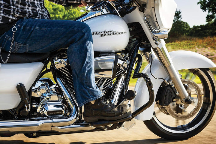 Kuryakyn 6412 Präzisions-Getriebeabdeckung für Milwaukee-Eight Powerplants: 2017–19 Harley-Davidson