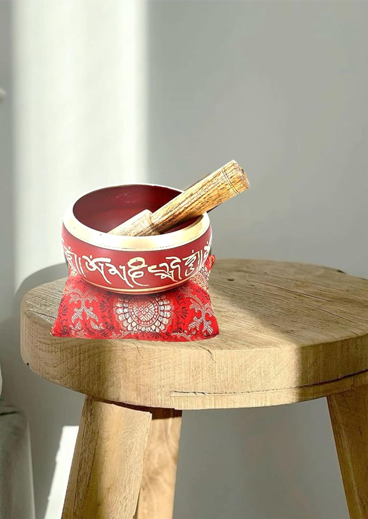 Ajuny Tibetische Klangschale Set Handgefertigte Messing-Schale In Rot mit Stock &amp; Kissen Meditation