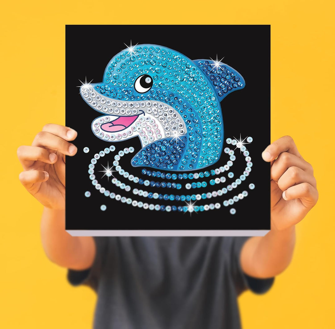 Kitfix - Sequin Art® 60 - Delfin - Paillettenbild für Kinder- 20 x 20cm - 60min Bastelprojekt - Bast