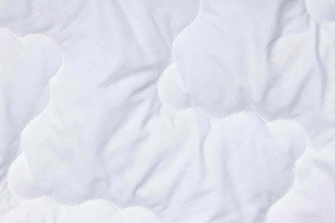 Moon-Luxury Ganzjahresdecke Bettdecke Steppbett Bezug aus 100% Baumwolle Satin 95° Kochfest (140 x 2