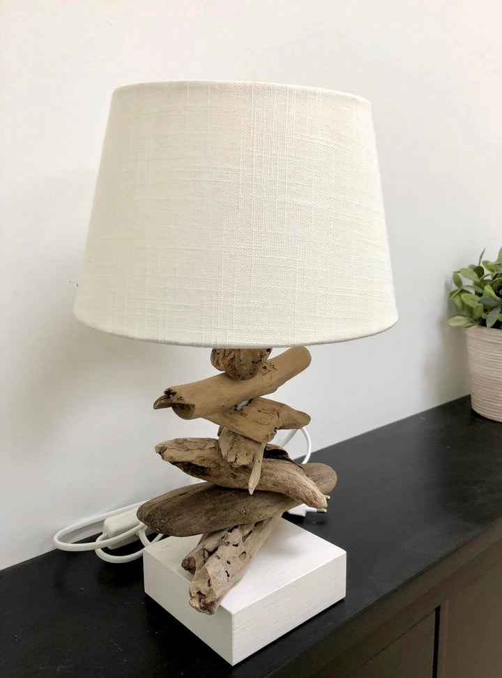 Handarbeit - Tischlampe aus Treibholz (Lampenschirm weiss), Lampenschirm weiss