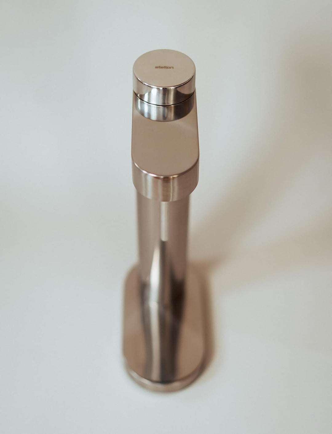 Stelton Brus Wassersprudler mit flasche, Premium Carbonator für Wasser mit CO2 - Einstellbare Sprude