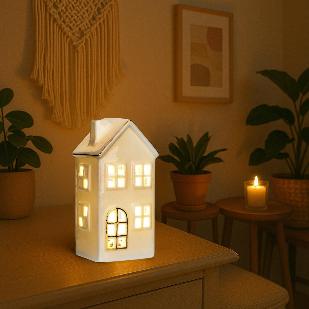 com-four® LED-Haus aus Porzellan - batteriebetriebenes Leuchthaus - weisses glänzendes Deko-Lichthäu