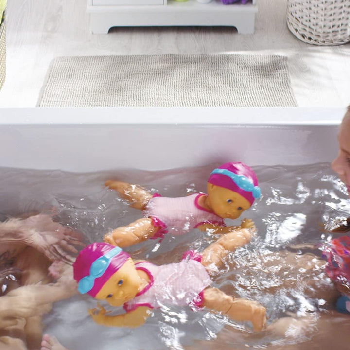 NENUCO - Schwimmende Puppe | Bewegt Beine im Wasser, Wasserbeständig, Inklusive Schwimmring - Für Ki