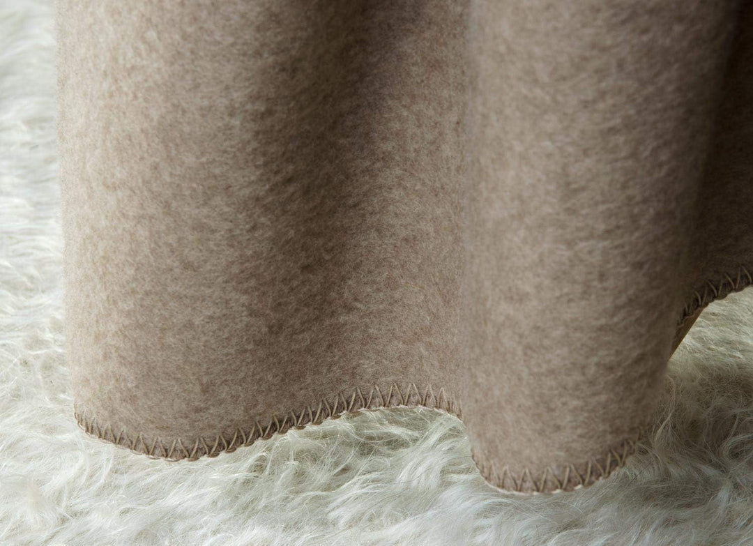 Wohnen &amp; Accessoires GmbH &amp; Co. KG Kaschmirdecke Mongolia grau-braun Kettstich 150x220cm Grau-braun