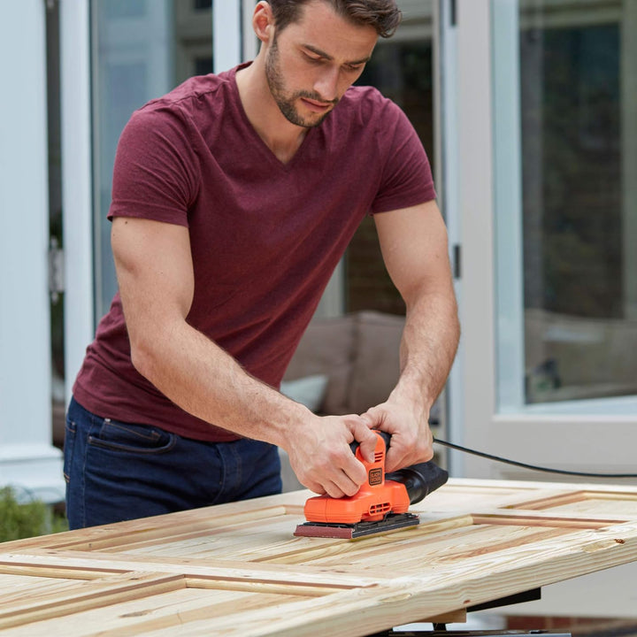 Black+Decker BEW220 Schwingschleifer (150W, Schleifplatten 90 x 187 mm, mit integrierter Staubabsaug