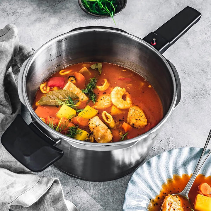 Fissler Vitaquick Premium/Schnellkochtopf (4,5 L, Ø 22 cm) m. Einsatz, Edelstahl-Dampfkochtopf, 2-Ga