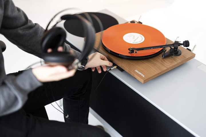 Pro-Ject Essential III HP, Audiophiler Plattenspieler mit Kopfhörerausgang (Schwarz), Schwarz