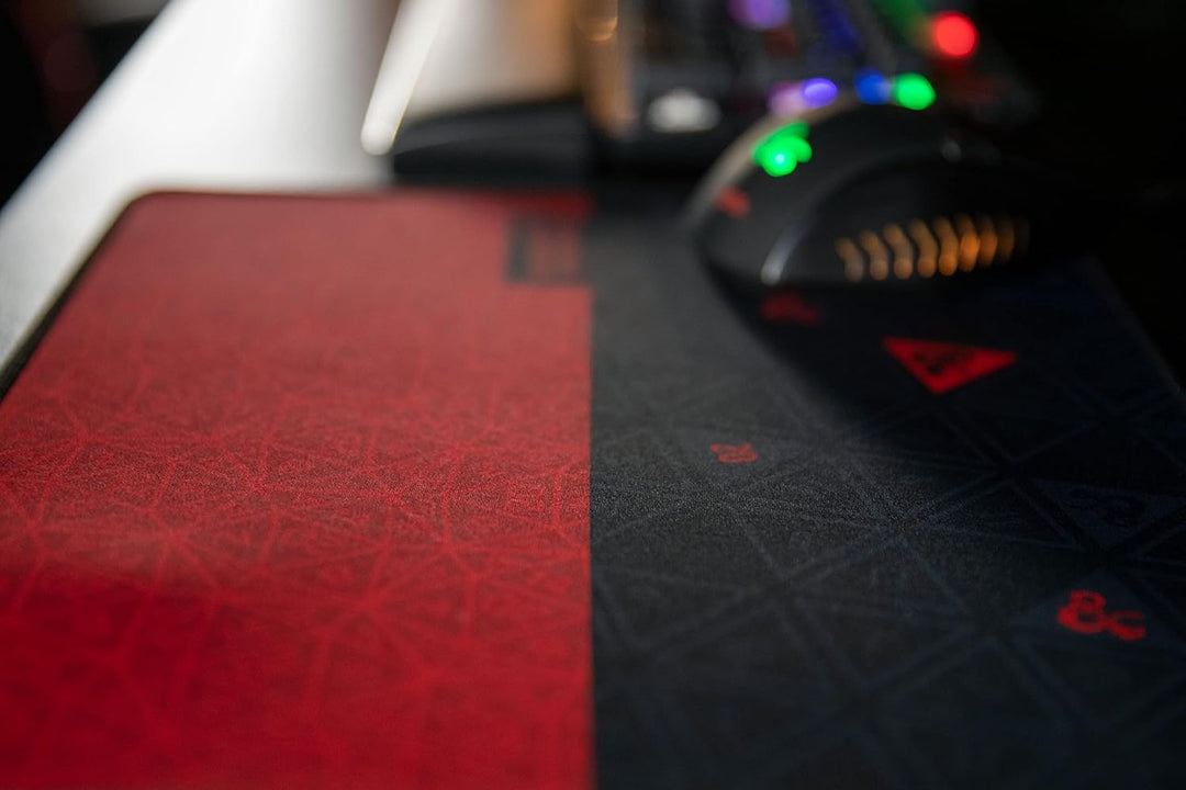 Konix Dungeons &amp; Dragons Gaming-Mauspad 32 x 27 cm - rutschfeste Gummibasis - rot und schwarz Dungeo