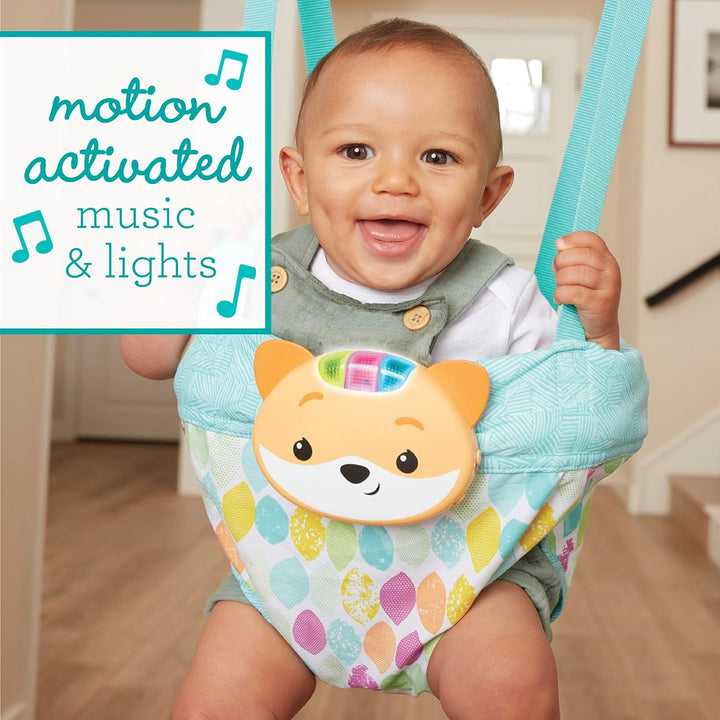 Infantino Music &amp; Lights 2-in-1-Türschaukel, Anregende Aktivitätsschaukel für Babys mit bewegungsges