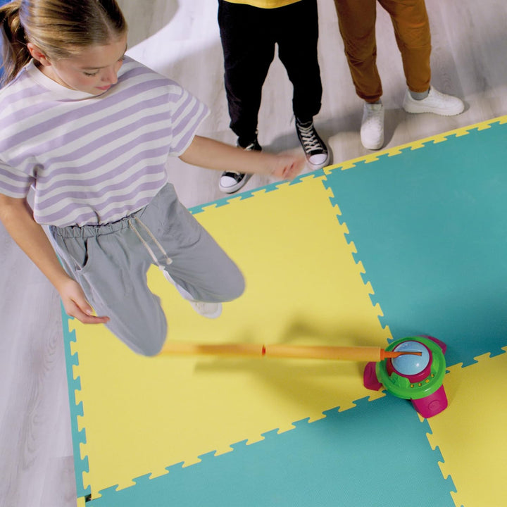 Stay Active Jump It Wipeout Musical Jump Challenge Familien-Fitnessspiel mit drehbarem Weichschaumar