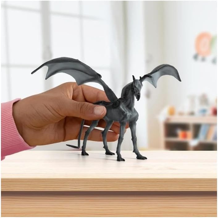 schleich Harry Potter | Thestral 13996 | Spielfigur mit beweglichen Flügeln | als Deko oder Sammelfi