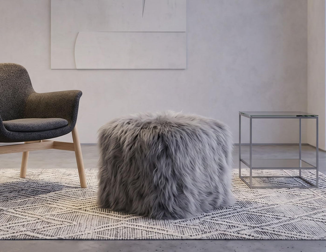 Hocker Ottomane Sitzwürfel Pouf aus Lammfell grau Holz Gestell 42 x 42 x 42 cm