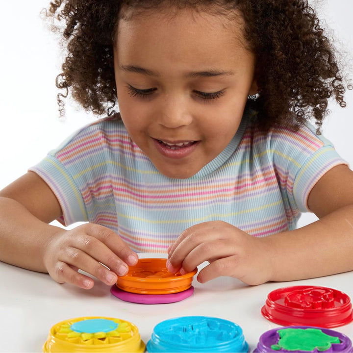 Play-Doh Disney Junior Knet-Bilderbuch Spielset, aufbewahren & mitnehmen, Vorschulspielzeug zum Knet