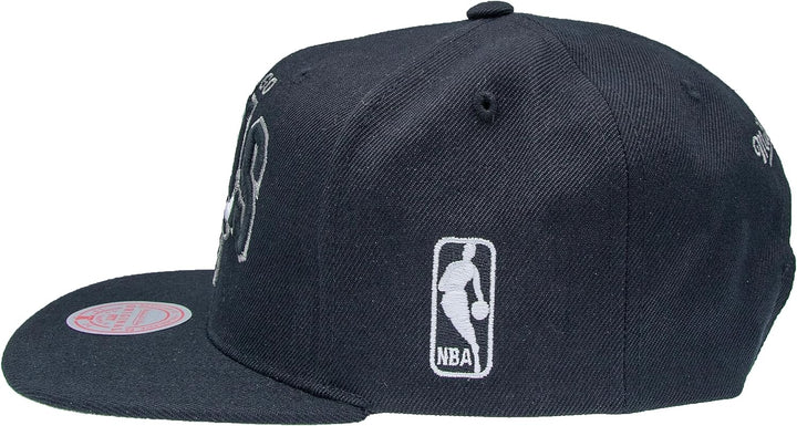 Mitchell &amp; Ness NBA Team Arch Snapback Cap Chicago Bulls Black