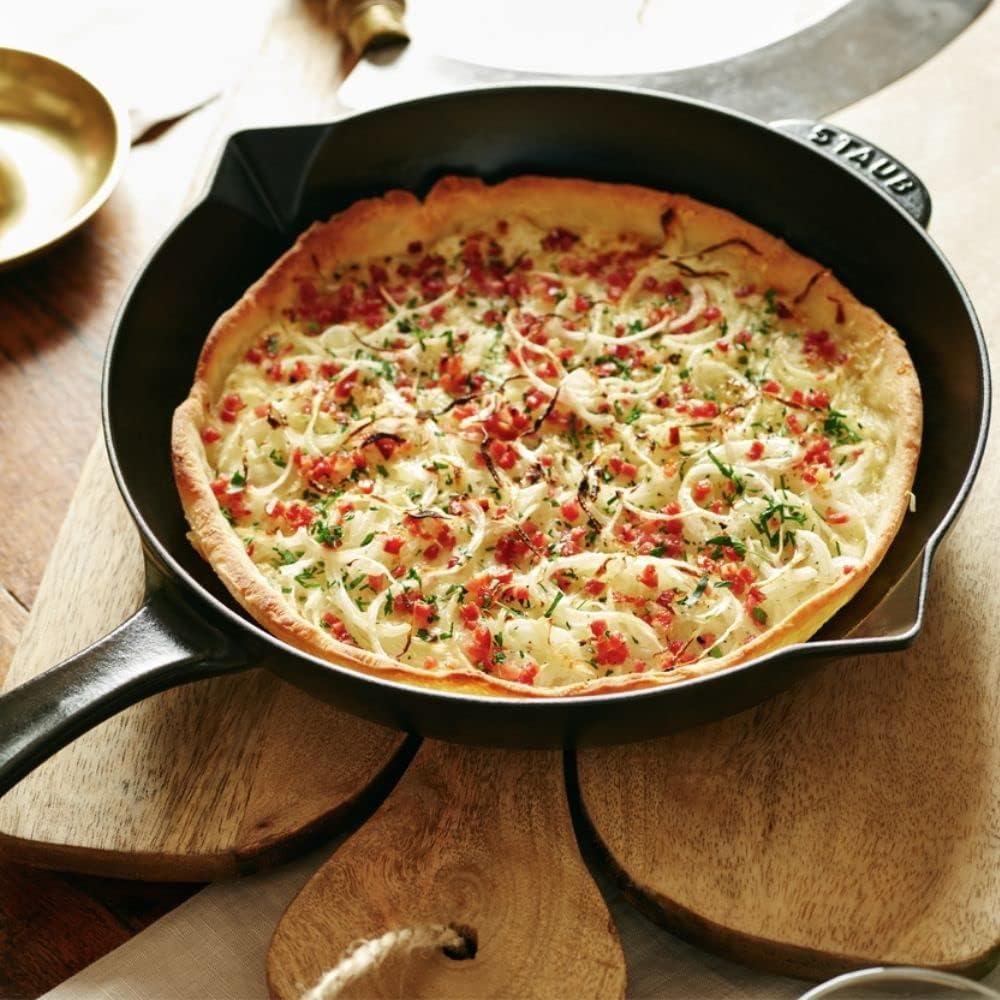STAUB Bratpfanne aus Gusseisen, 26 cm, mit Ausgiesser, für alle Herdarten geeignet, Schwarz, 48.2 x