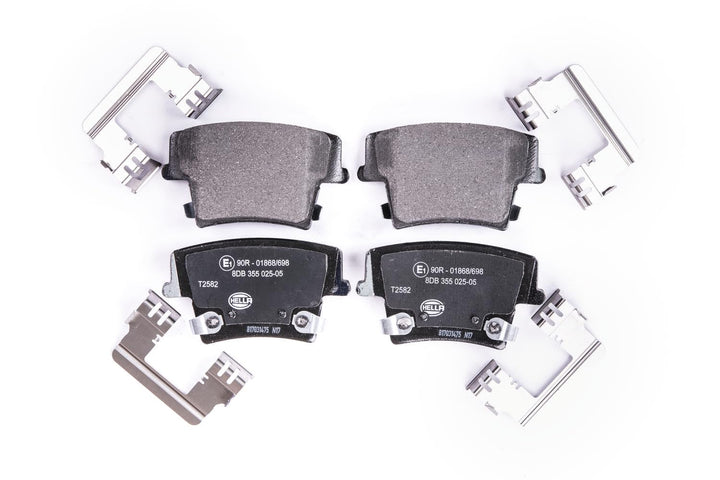 HELLA PAGID 8DB 355 025-051 Bremsbelagsatz - T2582 - Dicke/Stärke: 17.8mm - Bremssystem: Bosch - mit