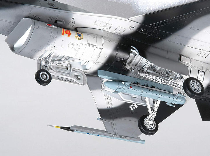 Tamiya 300061106-1:48 Lockheed Martin F-16C/N Aggressor